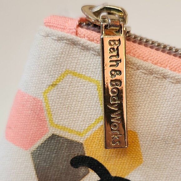 ADORABLE Bath and Body Works Cosmetic Pouch "Be My Honey" Bees Honeycomb - Picture 3 of 4